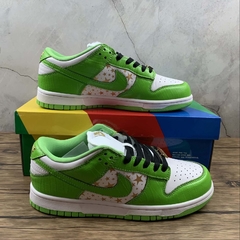 SB Dunk Low Supreme Stars Mean Green - comprar online