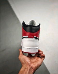 Air Jordan 1 Mid Chicago 2020 - loja online