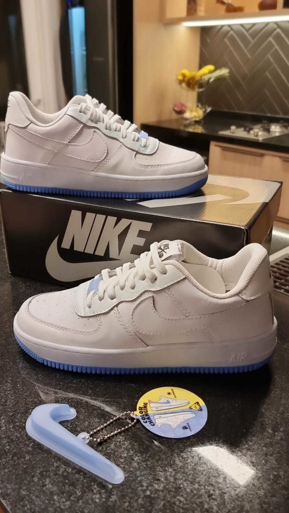 Air force 1 Reactive UV MUDA DE COR NO SOL