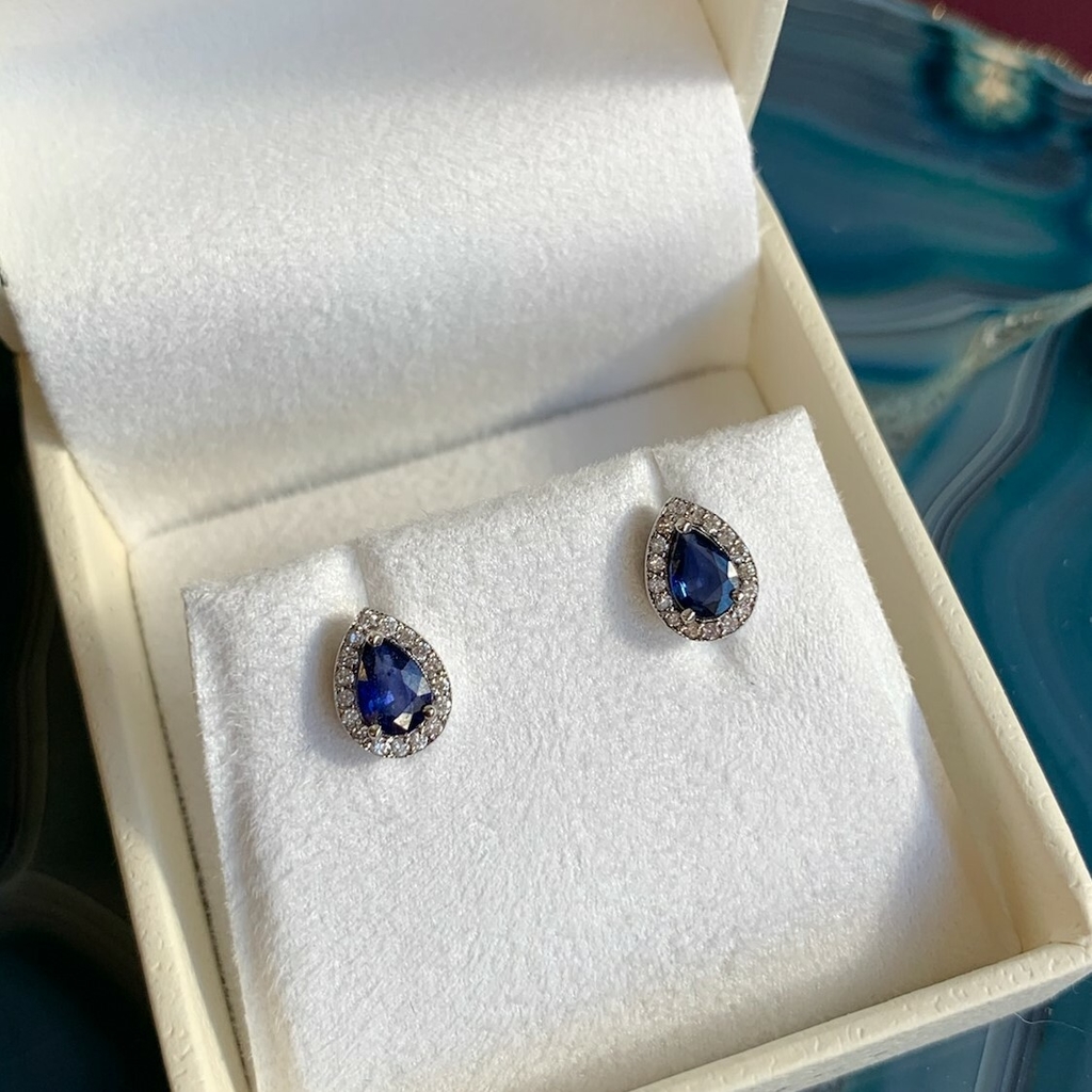 Brinco Safira Azul e Diamantes - Ouro 18K