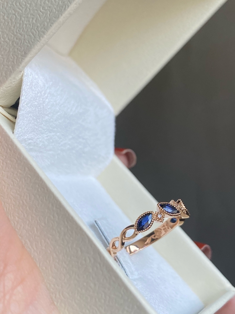 Anel N. Sra. Safira Azul e Diamantes - Ouro 18k