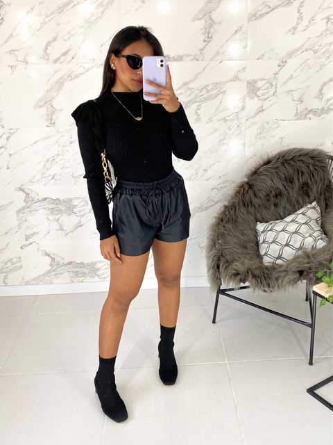 Short de couro fake