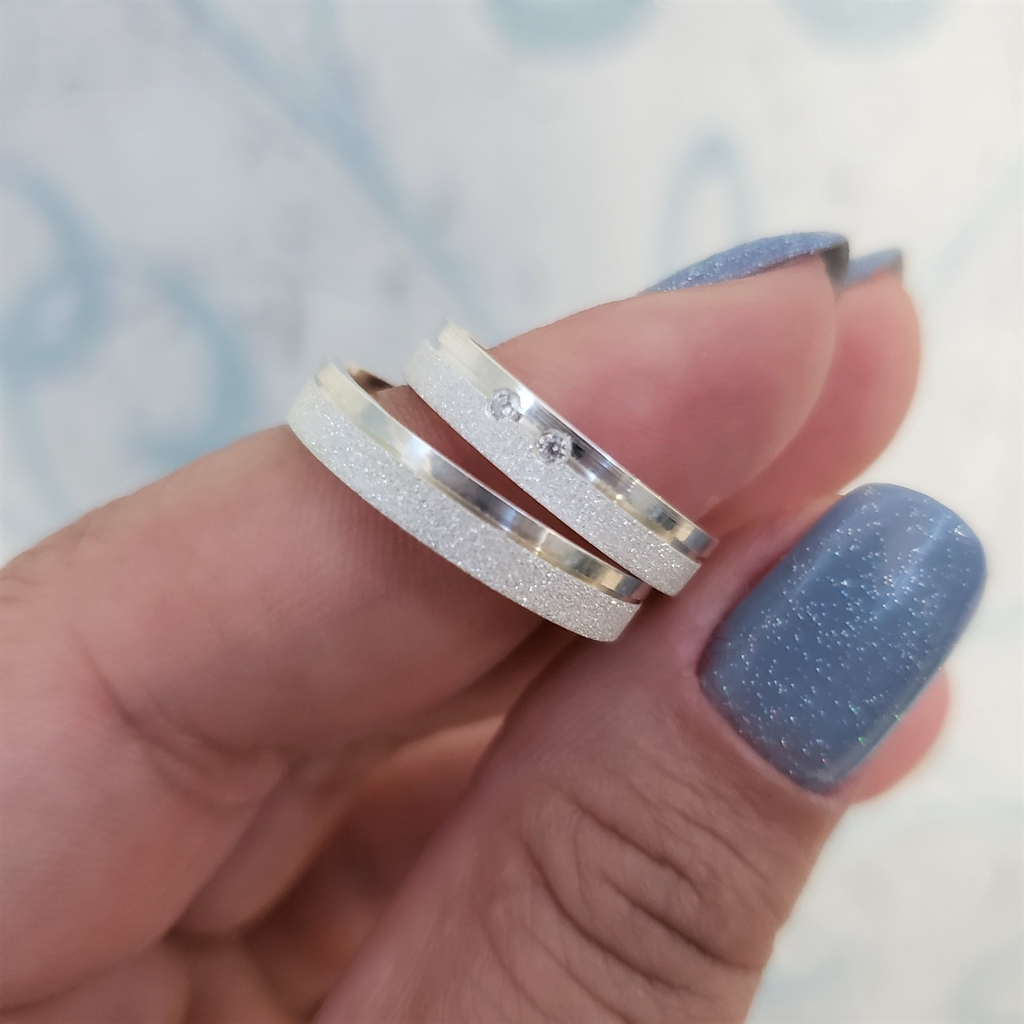 Aliança Compromisso Reta diamantada prata 4mm