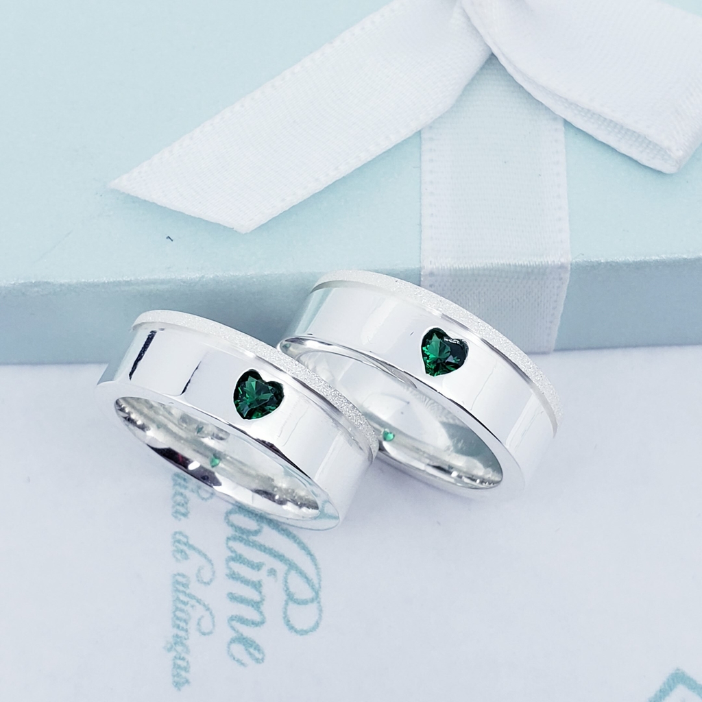 Par Aliança Compromisso Namoro minimalista personalizada polida com pedra  coração verde prata 7mm