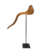 Escultura Pássaro Cauda Longa tridimensional em madeira com base de Gegê Pedrosa na internet