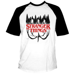 Remera combinada STRANGER THINGS - Hawkins Ranglan