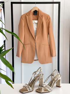 BLAZER GIO CARAMELO - AURA STORE