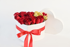 corazon amor 25 rosas + 8 bombones - comprar online