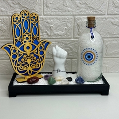 Kit PAZ INTERIOR (5 itens) - Jardim Zen Preto,Garrafa Amuleto Olho Grego C, Kit 7 Chakras Rolado, Figa Fé, Hamsá Azul - MARA ROCHA DECORAÇÃO