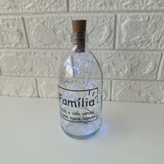 Garrafa de Vidro 500ml com LED - Família É Onde A Vida Começa - loja online