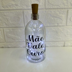 Garrafa de Vidro 500ml com LED - Mãe Vale Ouro - MARA ROCHA DECORAÇÃO