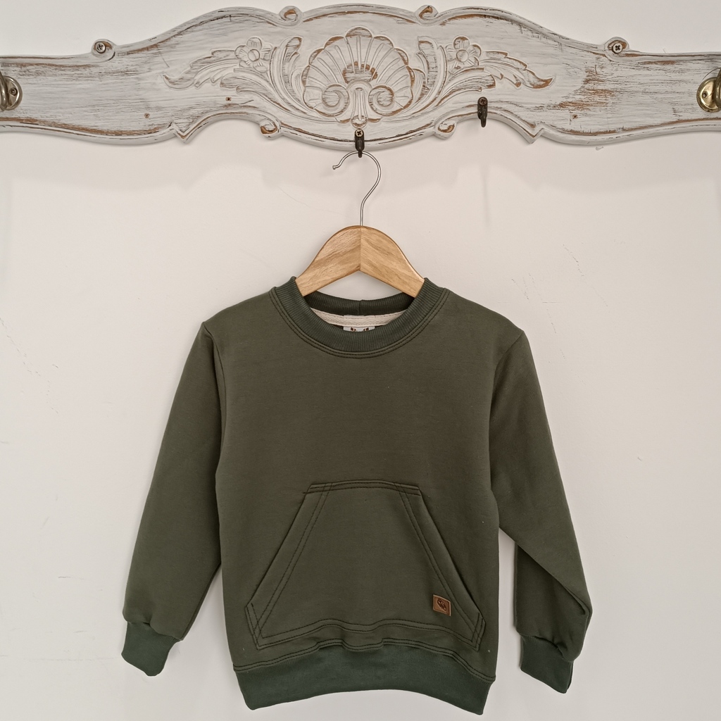 BUZO NINO CON BOLSILLO VERDE MILITAR Llegar a ser