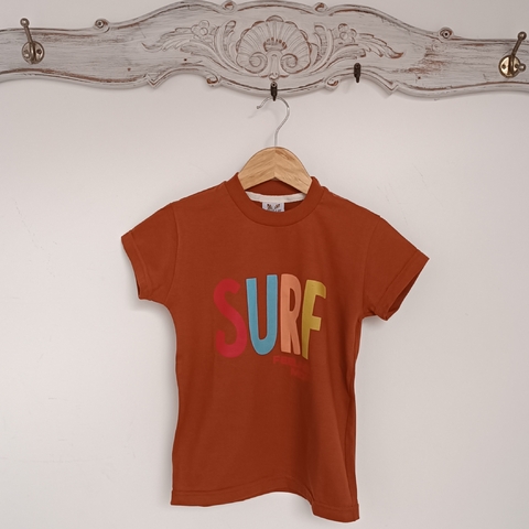 REMERA NIÑO SURF TERRACOTA