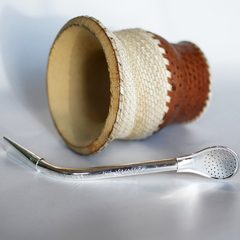 Imagen de Mate de calabaza de cuero y tiento trenzado rústico artesanal boca ancha sin bombilla