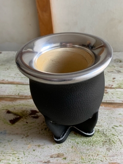 Mate De Calabaza Con Virola De Aluminio, Forrado En Ecocuero vegano cruelty free - Matucha