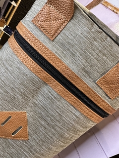 Imagen de mochila matera epecuen de cordura con detalles en ecocuero