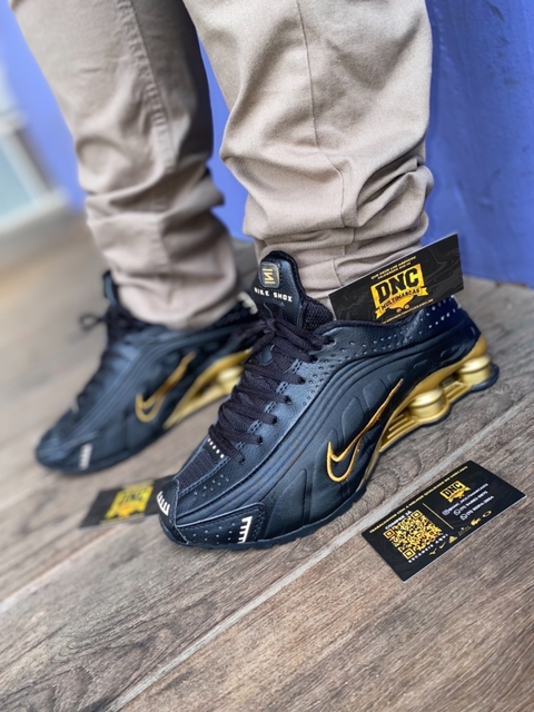 Nike shox r4 dorados hotsell