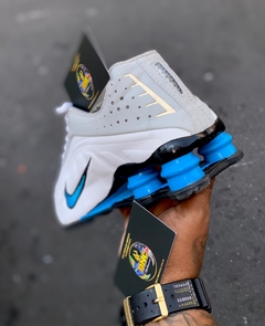 Nike shox cinza com azul sales