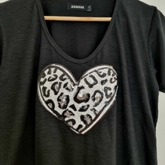 Remera V Shine Heart Black PREMIUM 4 talles - comprar online