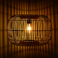 Lustre Luminaria Maior Redondo Rattan Alta Decoração - comprar online