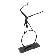 Escultura Decorativa Homem Equilibrista Bambolê