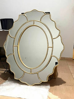 Espelho Decorativo Fino Design Dourado Graciosos Alto Padrão - LUXdécor