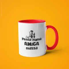 Caneca Pense Numa Amiga Massa alça e interior coloridos