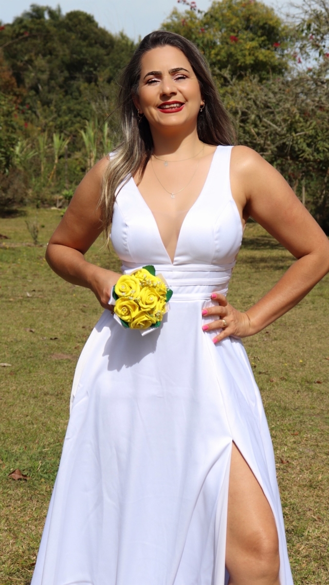 Vestido Longo Branco Luana Com Fenda E Decote