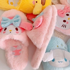 Pantufas sanrio personagens: Mymelody, pompompurin, cinnamoroll e hello Kitty na internet