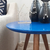 Mesa De Canto Lateral Pé Palito Azul com Vidro 50 cm Diâmetro 60 cm Altura Casa Uai - comprar online