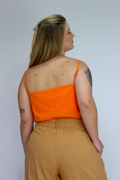 BLUSA DECOTE DEGAGÊ BÚZIOS LARANJA