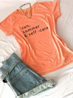 T-SHIRT "SUN, SUMMER E SELF-CARE" ROSA - loja online