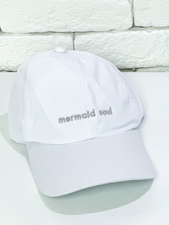 Boné estonado “mermaid soul” branco