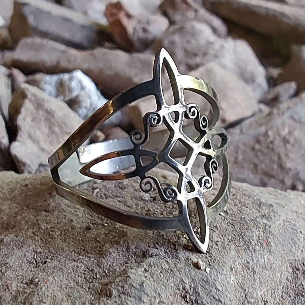 Anillo Nudo de Bruja en Acero Quirurgico Amarrarte