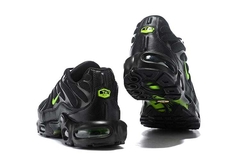 Imagem do Air Max Plus 1 "Black Volt Glow"