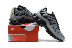 Imagem do Air Max Plus 1 "Wolf Grey Crimson"