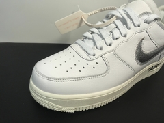 Air Force 1 x Off-White "Moma White" na internet