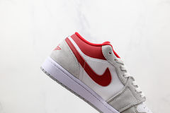 Imagem do Air Jordan 1 Low "Smoke Grey Gym Red"