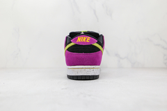 Nike Dunk SB Low ''Red Plum'' na internet