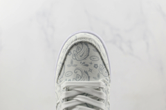 Nike Dunk Low ''White Paisley'' na internet