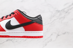 Nike Dunk SB Low ''Chicago'' na internet