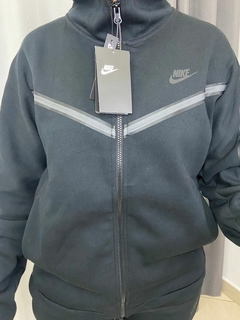 Conjunto Nike Tech Fleece Preto na internet