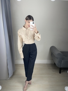 Calça feminina alfaiataria Zara - comprar online