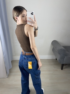 calça feminina wide leg com bolso cargo - comprar online