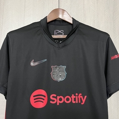 BARCELONA AWAY 24/25 na internet