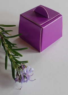 50 cajitas mini para trufa o bombón SV9 violetas en internet