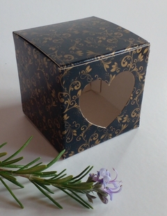 20 Cajitas de 6 x 6 x 6 Con Ventana Corazon Sv14 negras con flores doradas - comprar online
