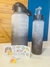 Set de 2 Botellas Motivacionales 2L + 900 ml con calcos y Stickers 3D NEGRA