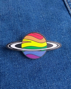 Pin Saturno Pride