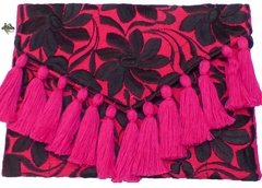 Bolsa Tipo Clutch con Pompones (Fucsia Oscuro)